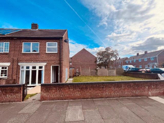 3 bedroom end of terrace house to rent