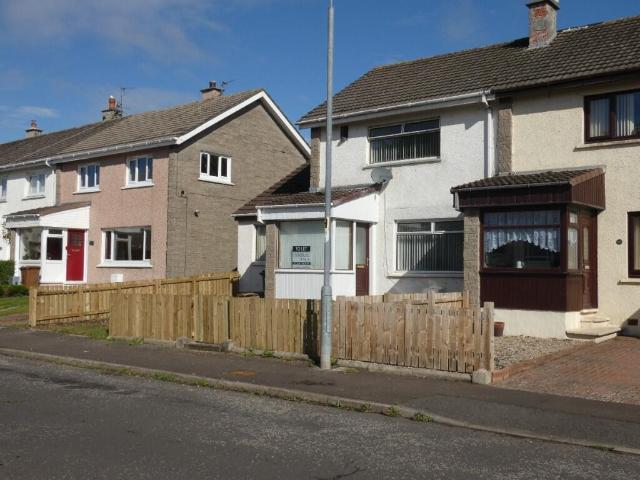 3 bedroom end of terrace house to rent