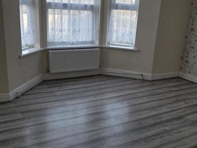 3 bedroom end of terrace house to rent