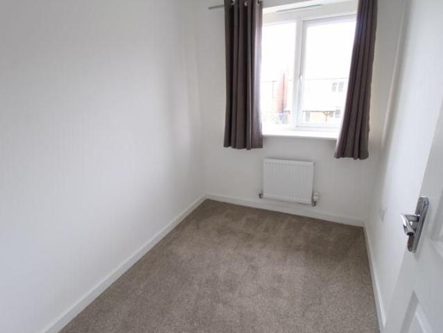 3 bedroom end of terrace house to rent