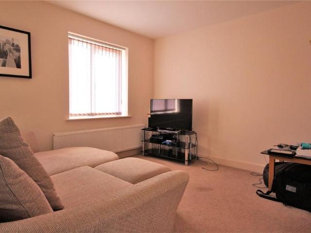 3 bedroom end of terrace house to rent