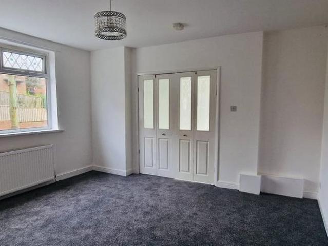 3 bedroom end of terrace house to rent