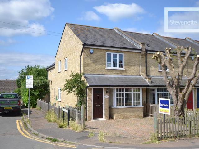 3 bedroom end of terrace house to rent