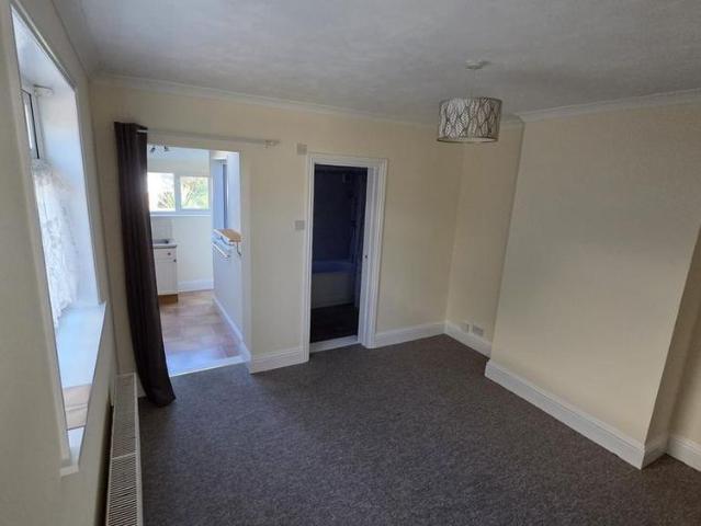 3 bedroom end of terrace house to rent
