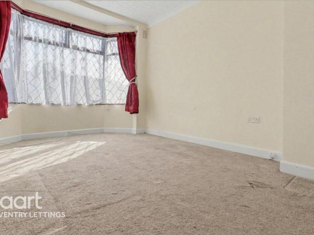 3 bedroom end of terrace house to rent