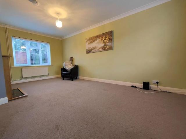 3 bedroom end of terrace house to rent