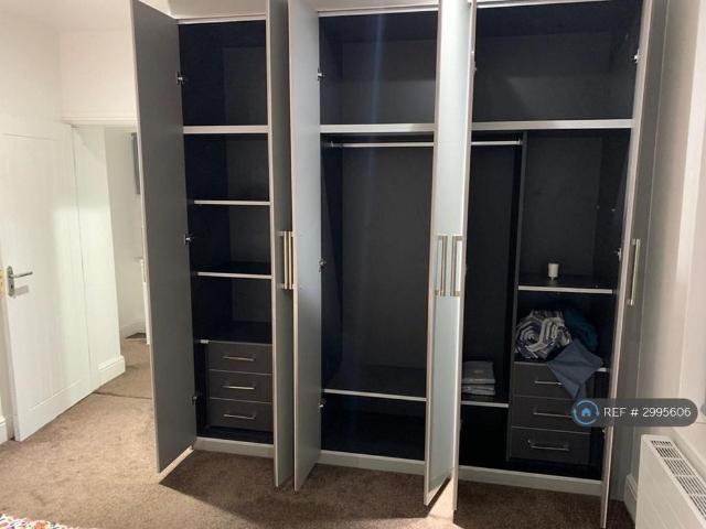 3 bedroom end of terrace house to rent