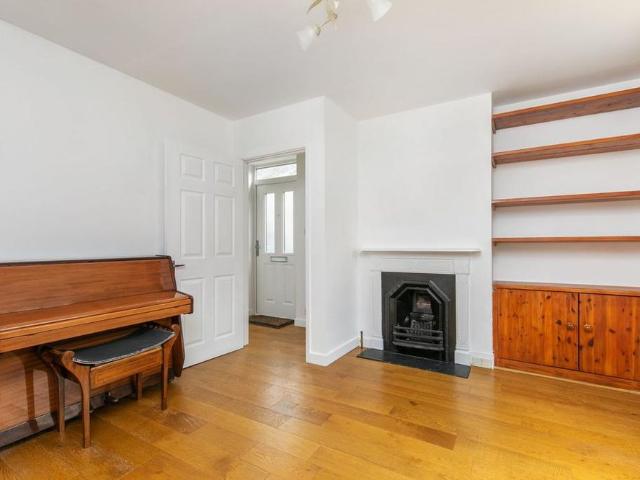3 bedroom end of terrace house to rent