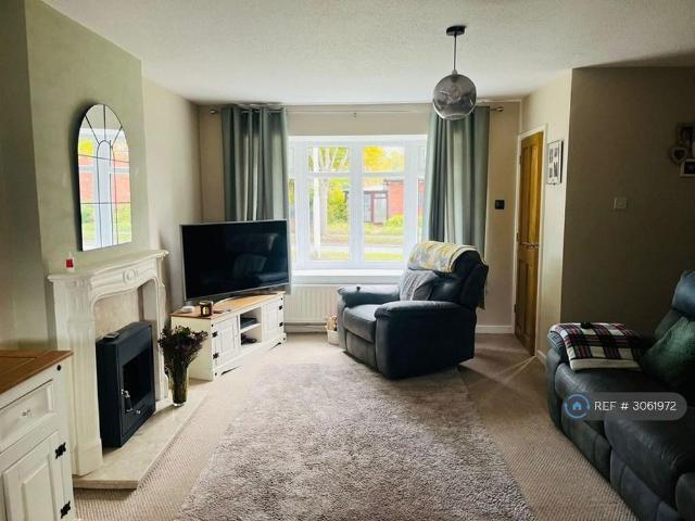 3 bedroom end of terrace house to rent