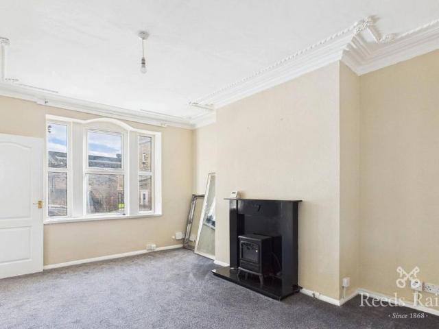 3 bedroom end of terrace house to rent