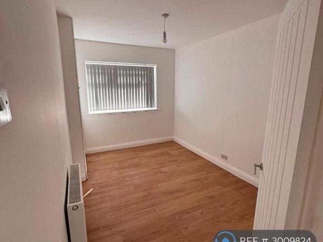 3 bedroom end of terrace house to rent