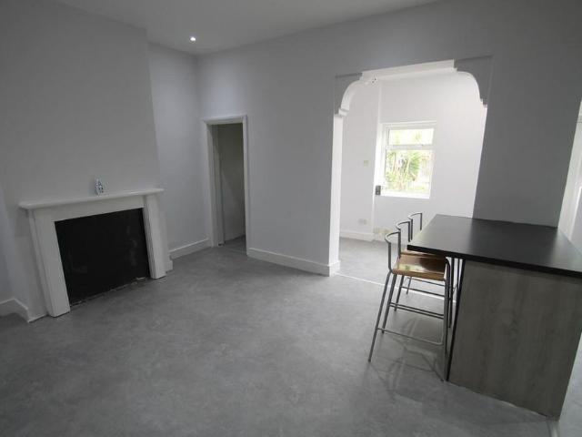 3 bedroom end of terrace house to rent