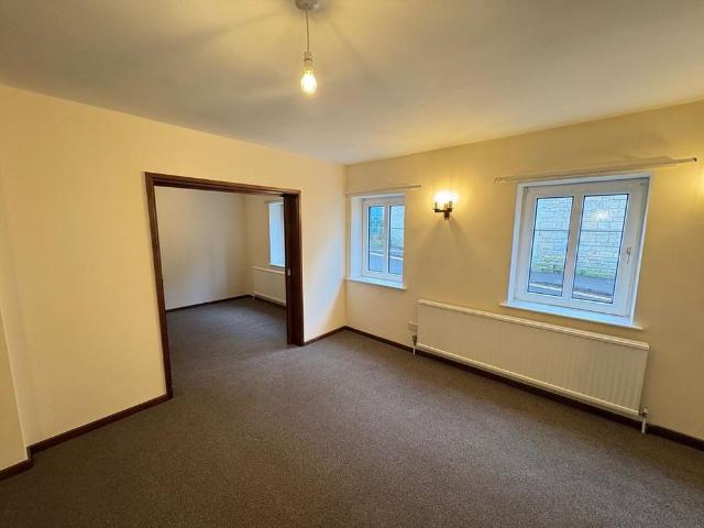 3 bedroom end of terrace house to rent