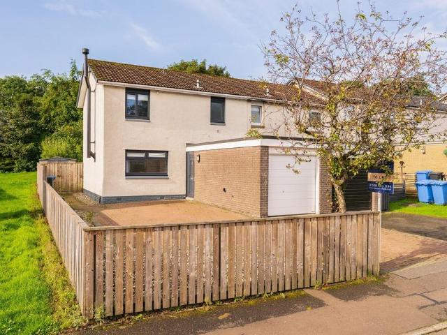 3 bedroom end of terrace house to rent