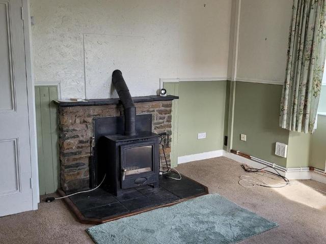 3 bedroom end of terrace house to rent