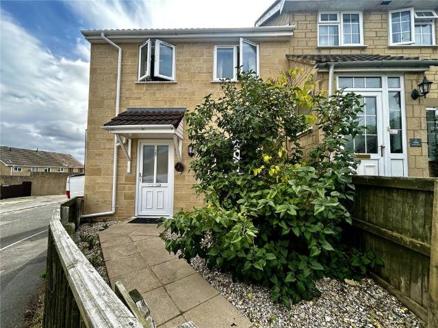 3 bedroom end of terrace house to rent