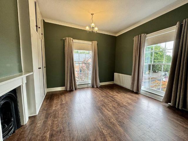 3 bedroom end of terrace house to rent