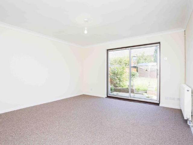 3 bedroom end of terrace house to rent