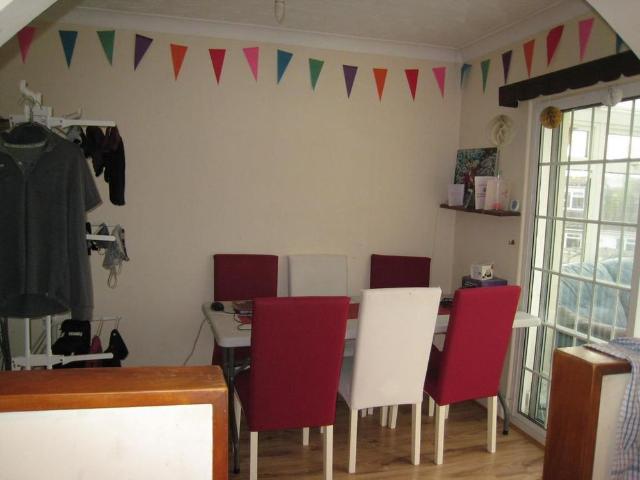 3 bedroom end of terrace house to rent