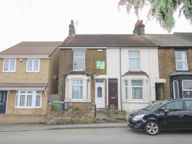 3 bedroom end of terrace house to rent
