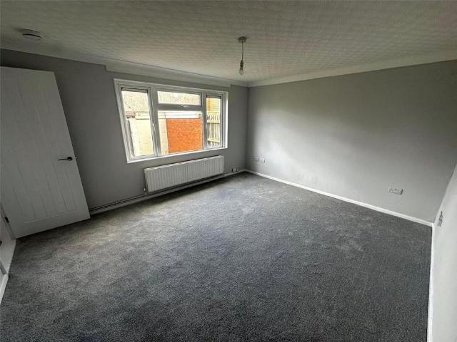 3 bedroom end of terrace house to rent