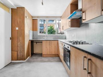 3 bedroom end of terrace house to rent