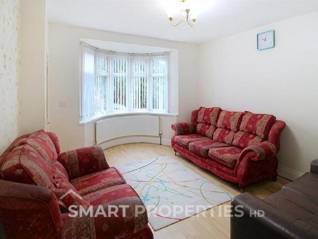 3 bedroom end of terrace house to rent