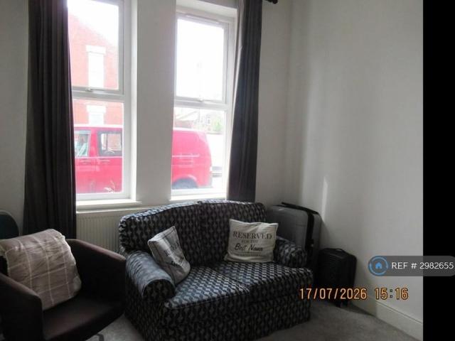 3 bedroom end of terrace house to rent