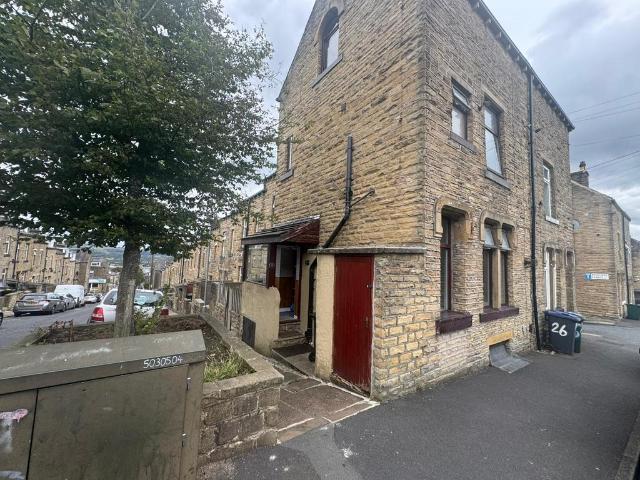 3 bedroom end of terrace house to rent