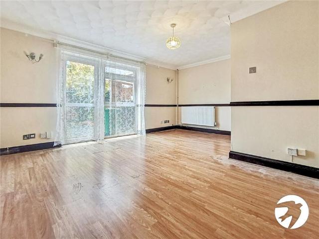 3 bedroom end of terrace house to rent