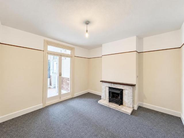 3 bedroom end of terrace house to rent