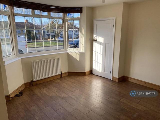 3 bedroom end of terrace house to rent