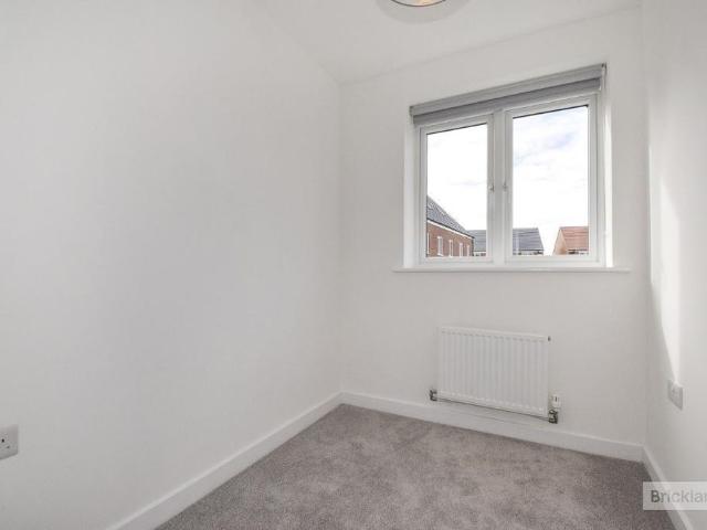 3 bedroom end of terrace house to rent