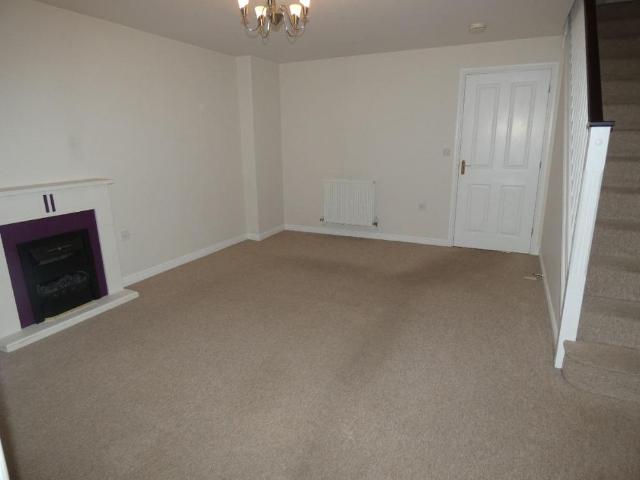 3 bedroom end of terrace house to rent