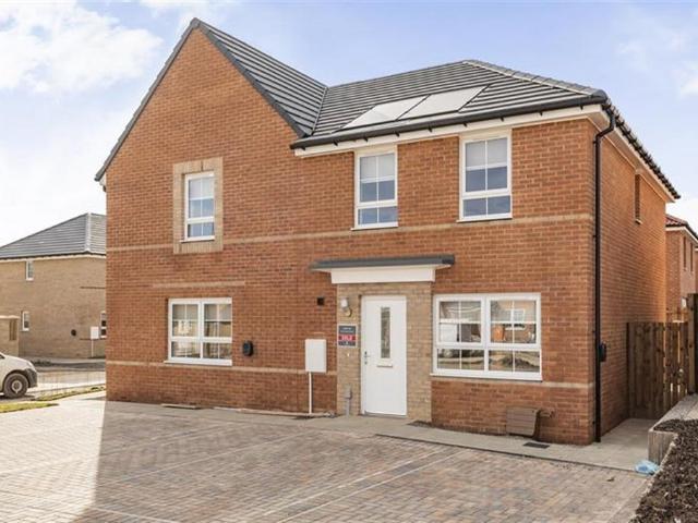 3 bedroom end of terrace house to rent