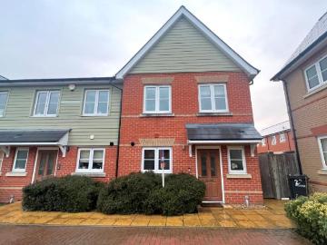 3 bedroom end of terrace house to rent