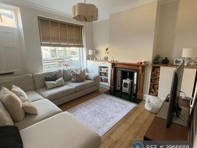 3 bedroom end of terrace house to rent
