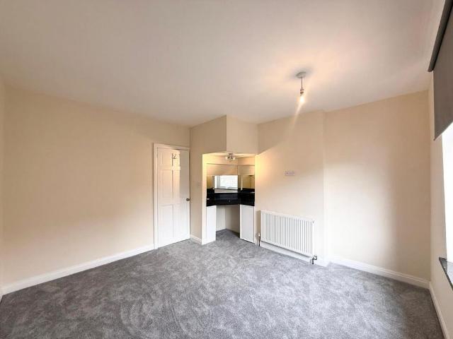 3 bedroom end of terrace house to rent