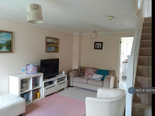 3 bedroom end of terrace house to rent