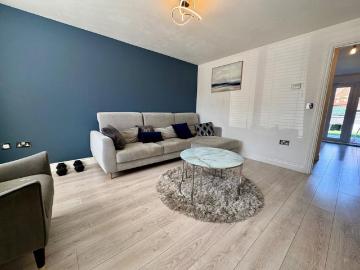 3 bedroom end of terrace house to rent