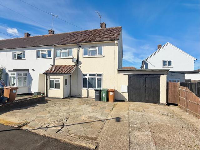 3 bedroom end of terrace house to rent