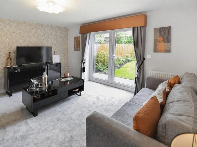 3 bedroom end of terrace house to rent