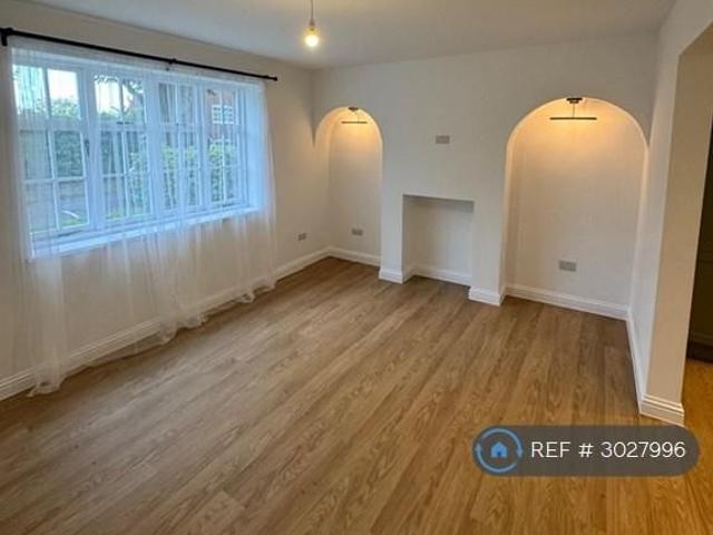 3 bedroom end of terrace house to rent