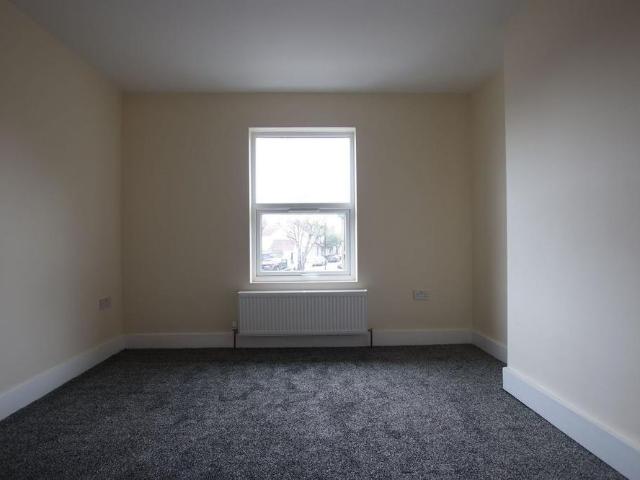 3 bedroom end of terrace house to rent