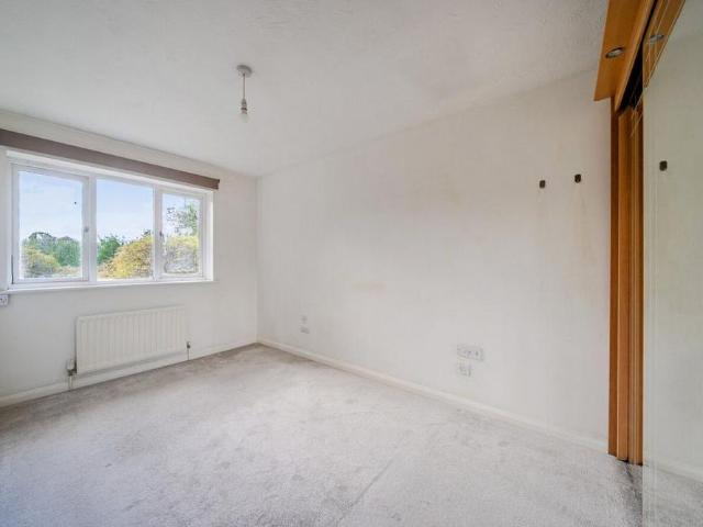 3 bedroom end of terrace house to rent