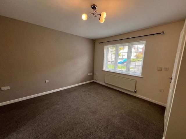 3 bedroom end of terrace house to rent