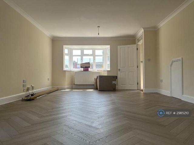 3 bedroom end of terrace house to rent