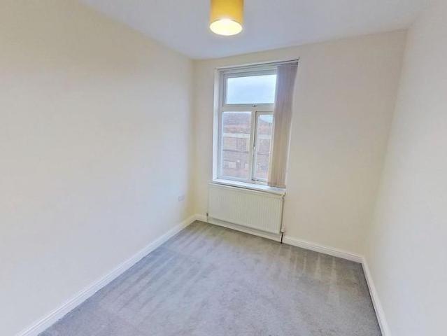 3 bedroom end of terrace house to rent