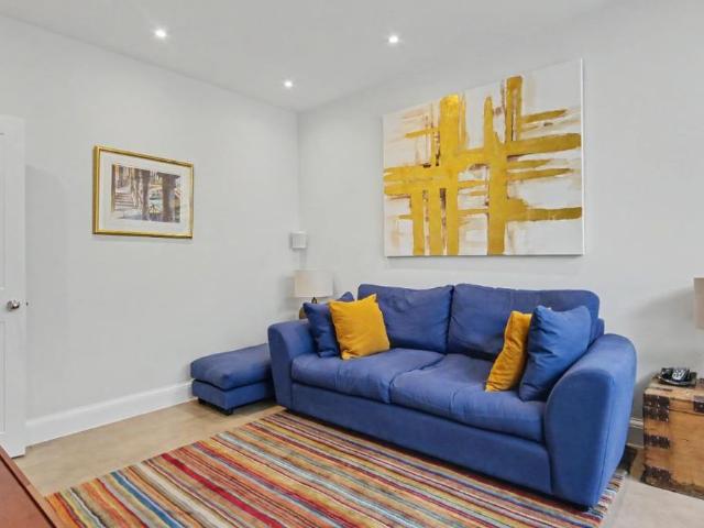 3 bedroom end of terrace house to rent