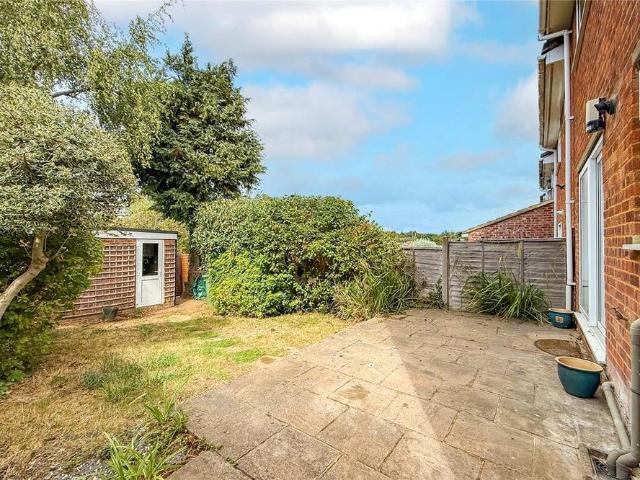3 bedroom end of terrace house to rent